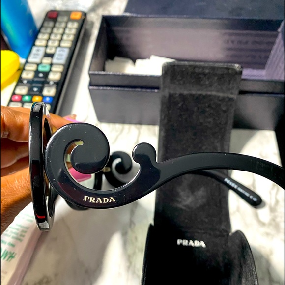 Sunglasses - Picture 1 of 11